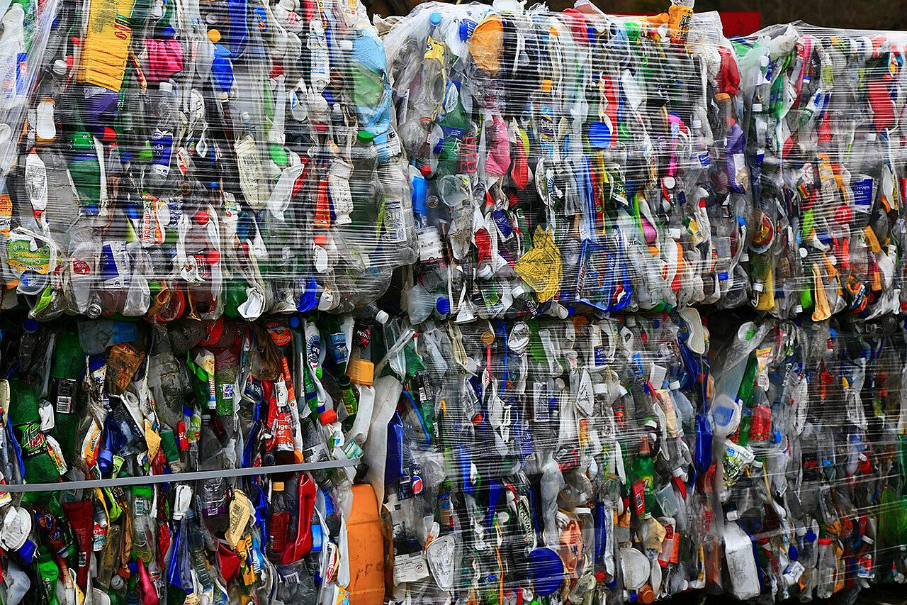 Chemical recycling of plastics