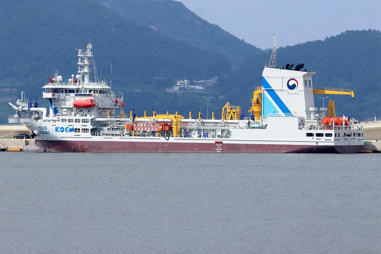 Lamor delivered an in built oil recovery system to Endam