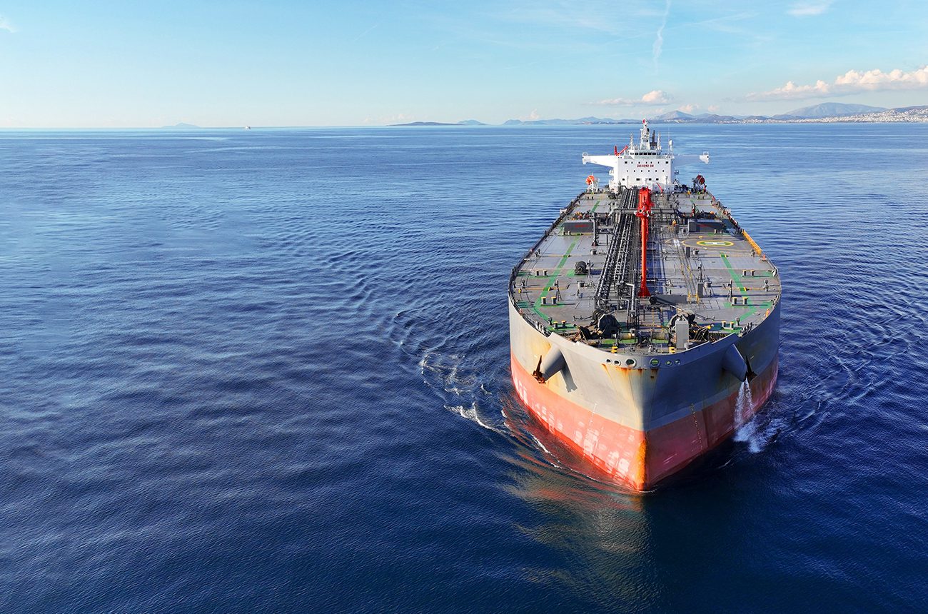 Oil tanker sea 1300x860